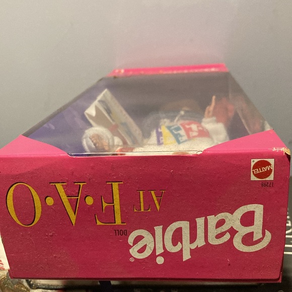 NRFB BARBIE at FAO, loves to shop, 1990’s Special Ed. Perfect box. $39 - Picture 5 of 7